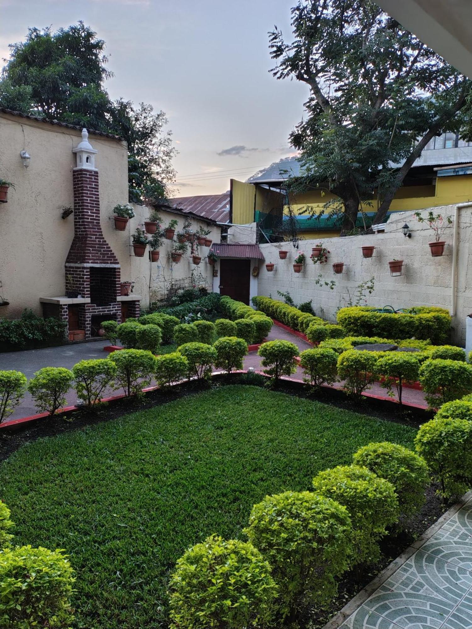 Hotel Casa Elefante Dormido Panajachel Exterior foto